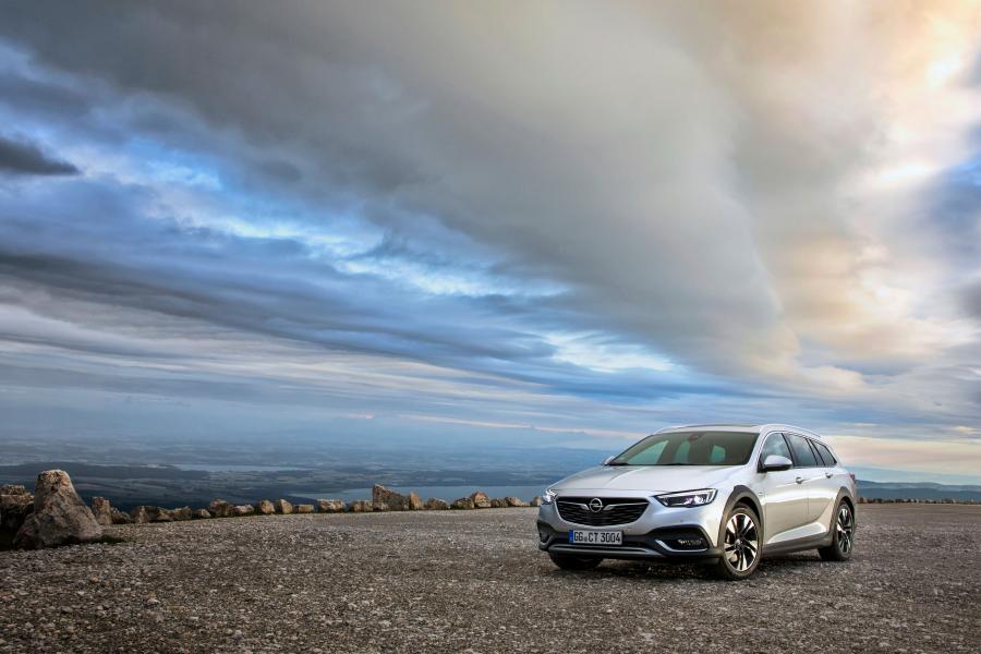  Opel Insignia Country Tourer Turbo 4x4 2017 года  (фото 35 из 44)